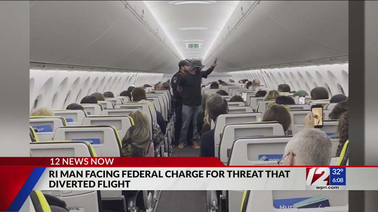 RI man charged with making bomb threat on Florida flight