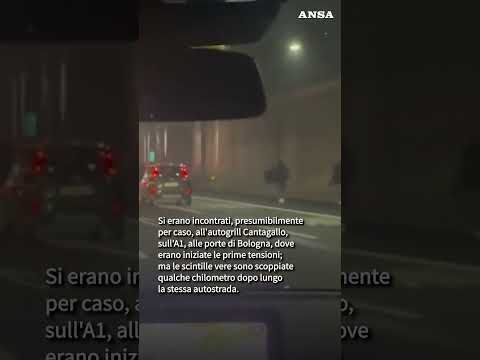 Video Tifosi della Roma e della Fiorentina si affrontano in autostrada #ansa #news