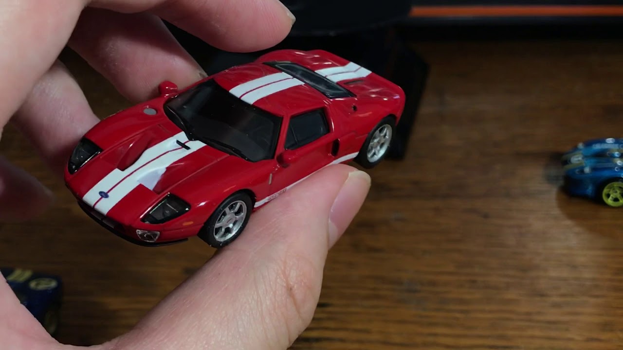 オートアート 1/64 フォード GT 2004 AUTOart 1/64 2004 Ford GT - YouTube
