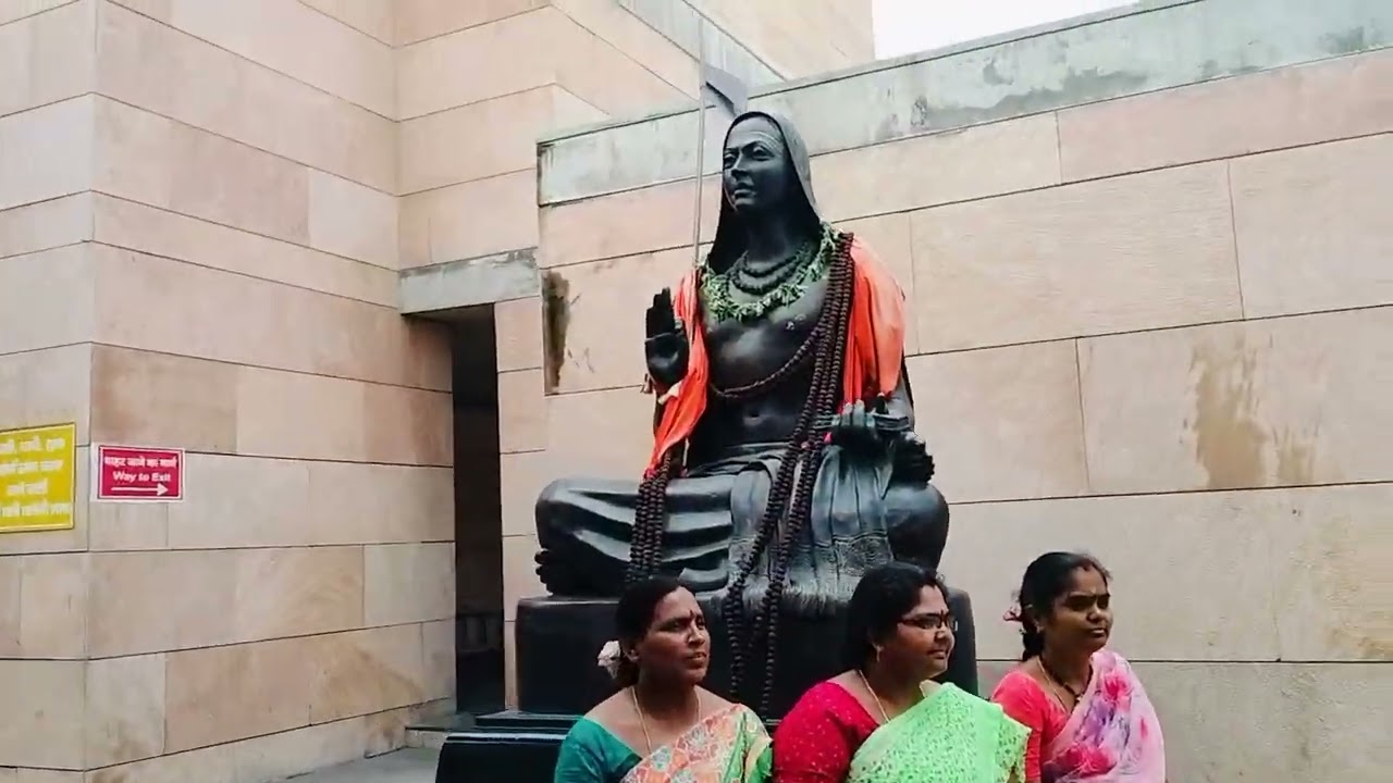 KASHI PURE WORLD ME FEMS HE DEKHO काशी विश्वनाथ मंदिर परिसर स्थित बनारसी