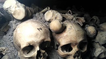 TRAVEL VLOG: PARIS II - EXPLORING CATACOMBS!