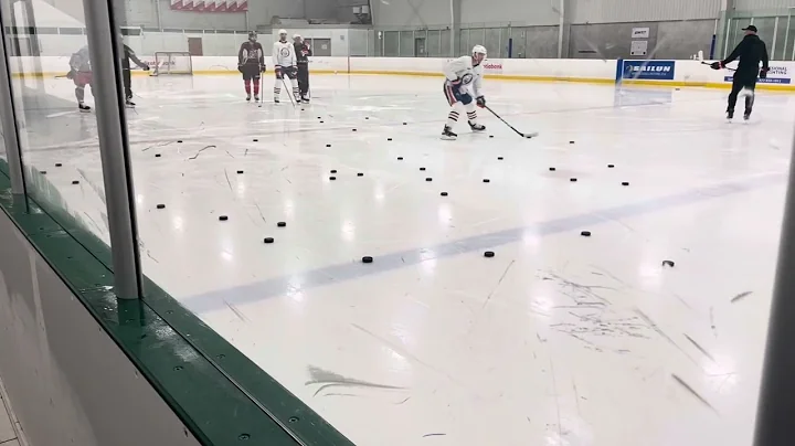 Connor McDavid stick handling!