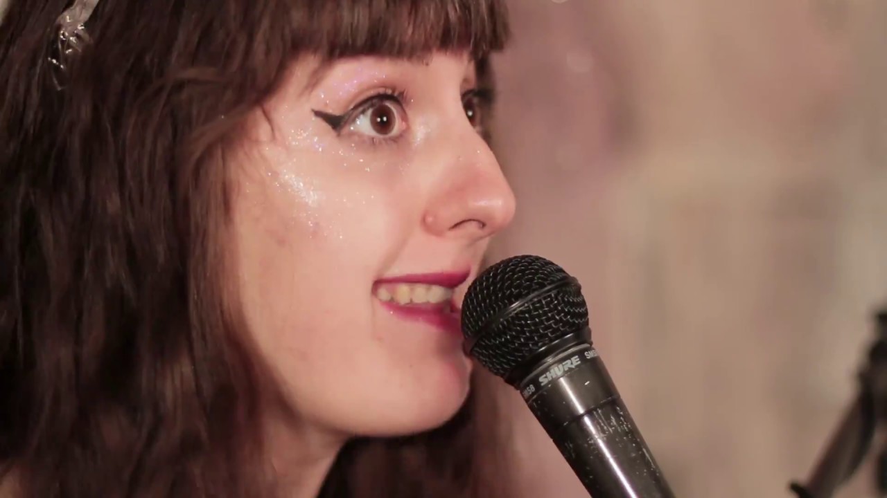 Bruise Violet - Nightmare (Official Music Video) bekijken op YouTube Bruise Violet - Nightmare (Official Music Video) bekijken op YouTube