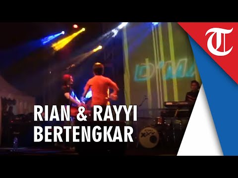 Video Detik-detik Rian dan Rayyi D'masiv Ribut di Panggung hingga Lempar Gitar Video Detik-detik Rian dan Rayyi D'masiv Ribut di Panggung hingga Lempar Gitar