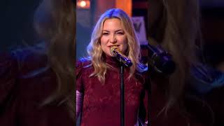 Kate Hudson singing live on \\