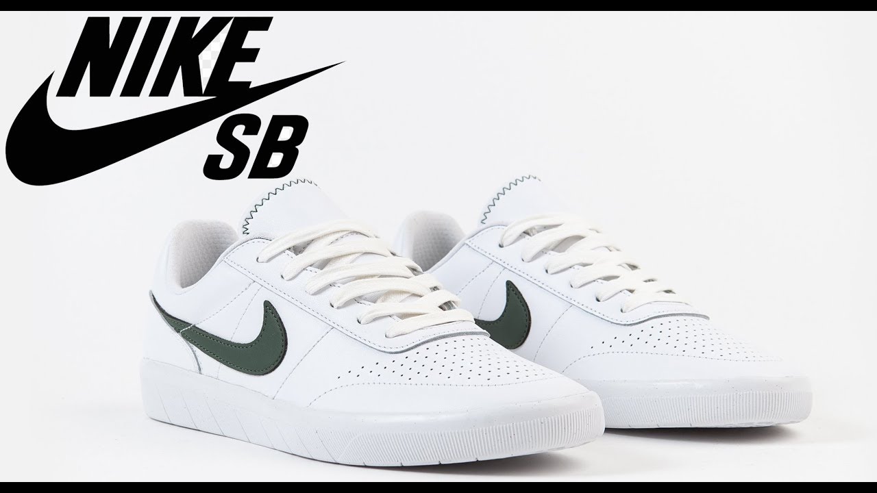 SKATING NIKE SB TEAM CLASSICS GUY 