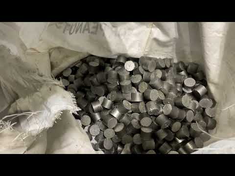 GENSCO TURNINGS AND METAL CHIP BRIQUETTE PUCK MACHINE - video from GENSCO EQUIPMENT