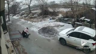 Family s hilarious snowfall mishap || Viral Video UK by ViralVideoUK 269 views 3 months ago 45 seconds