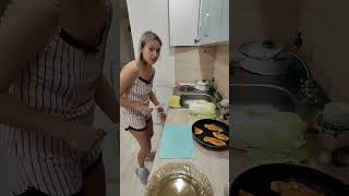 Готовим Мясо По Французский И Салат #Beautiful #Music#Girl We Cook Meat In French