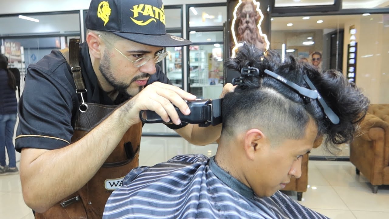 Soy barbero por un día en Guatemala 🇬🇹 💈 Más complicado de lo que pensé 😱