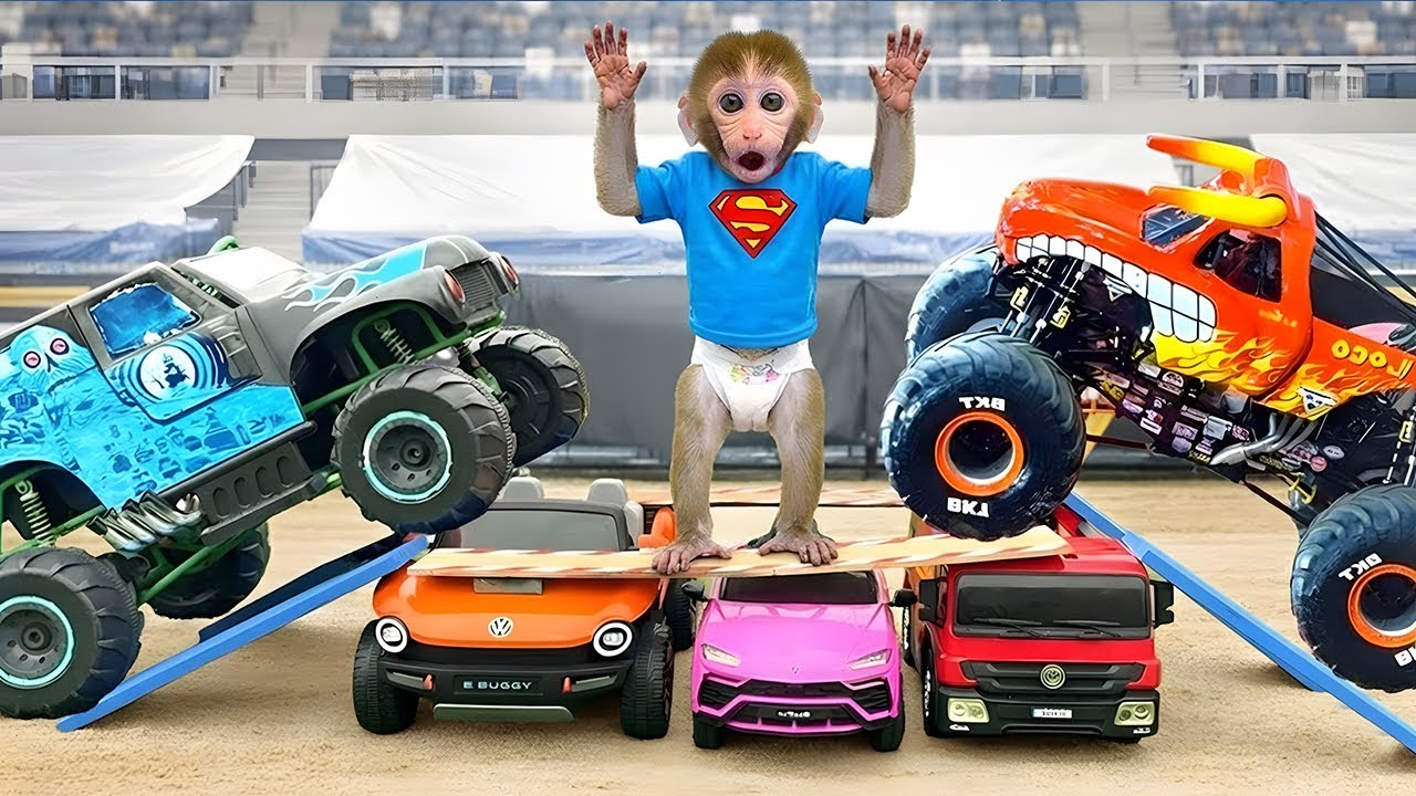 O macaco Bon Bon dirigir um supercarro e brinca com um patinho em uma pista de corrida colorida