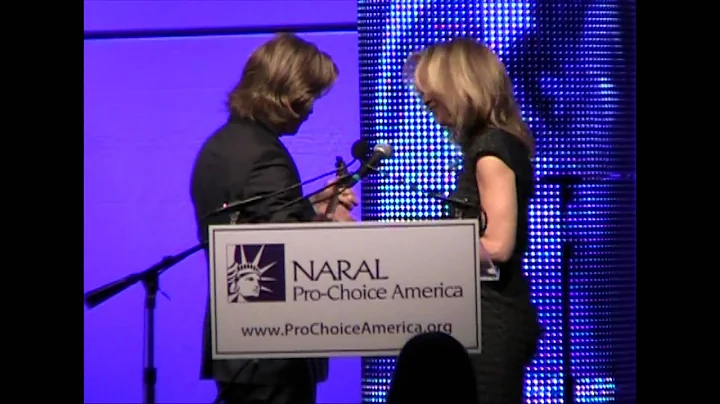 William H. Macy and Felicity Huffman Duet with Uku...