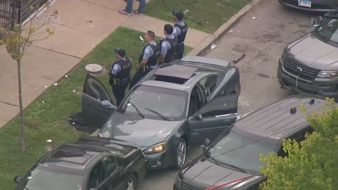 LIVE: Chicago police involved in shooting on West Side - YouTube