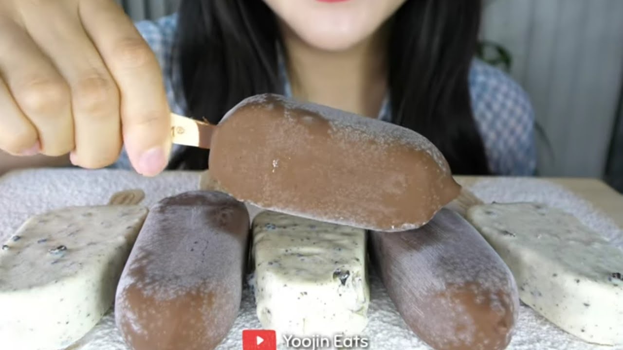 ASMR MAGNUM & HAAGEN DAZS ICE CREAM BARS | Relaxing Eating Sounds (No Talking) | Yoojin Eats