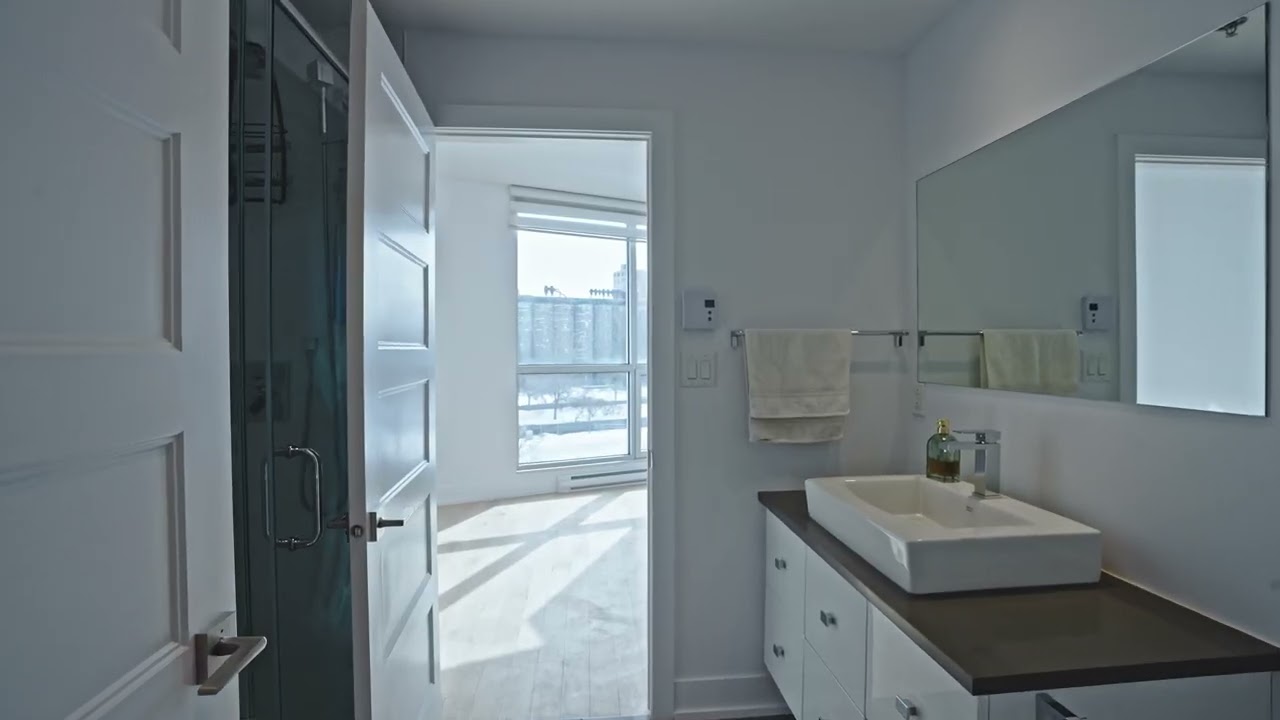 711 Rue de la Commune O. 