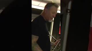 JAMES HETFIELD REACTION WHEN HE FORGETS TO TURN THE DISTORTION ON #METALLICA #shorts