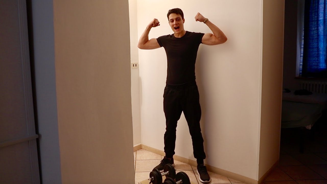 Come sviluppare schiena e bicipiti in casa