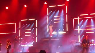 Aitana - Me Quedo (11 RAZONES Tour Barcelona)