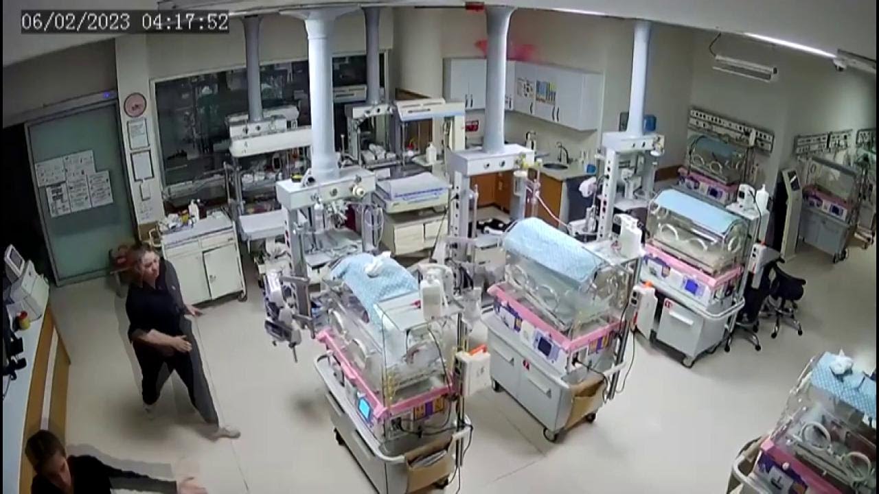 Terremoto in Turchia, il coraggio di due infermiere: invece di fuggire proteggono i neonati