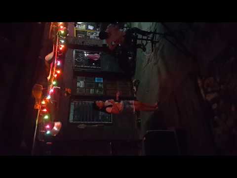ร้องเพลงคาราโอเกะที่ร้านอาหารลุงหนุ่ม(1)