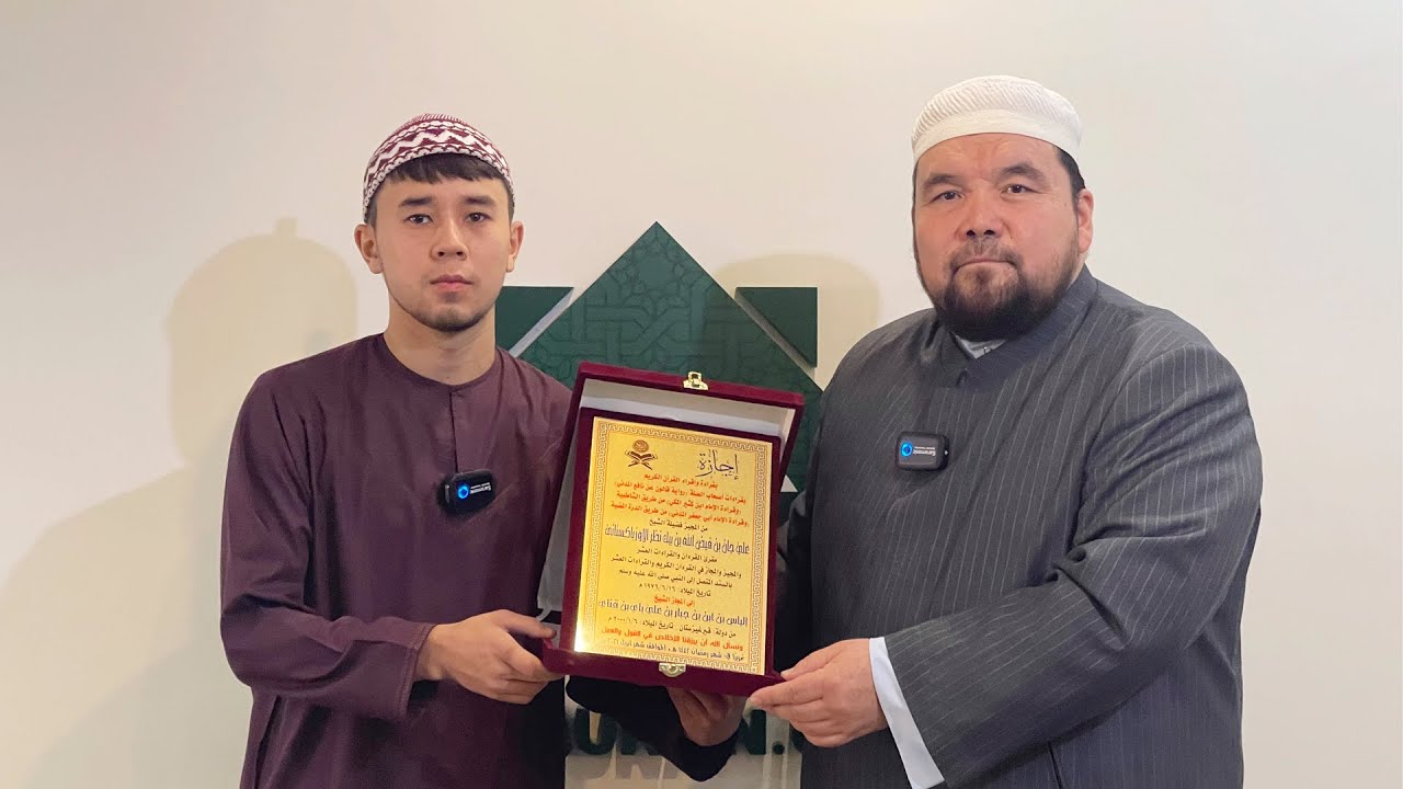 Uchlikdan zavqlanadigan juftliklar ishtirokidagi rus pornosi