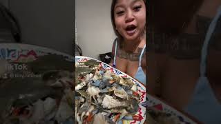 Tiny Licious prepping blue crabs ? & cooking stir fry ?? curry ? crab ?‼️?