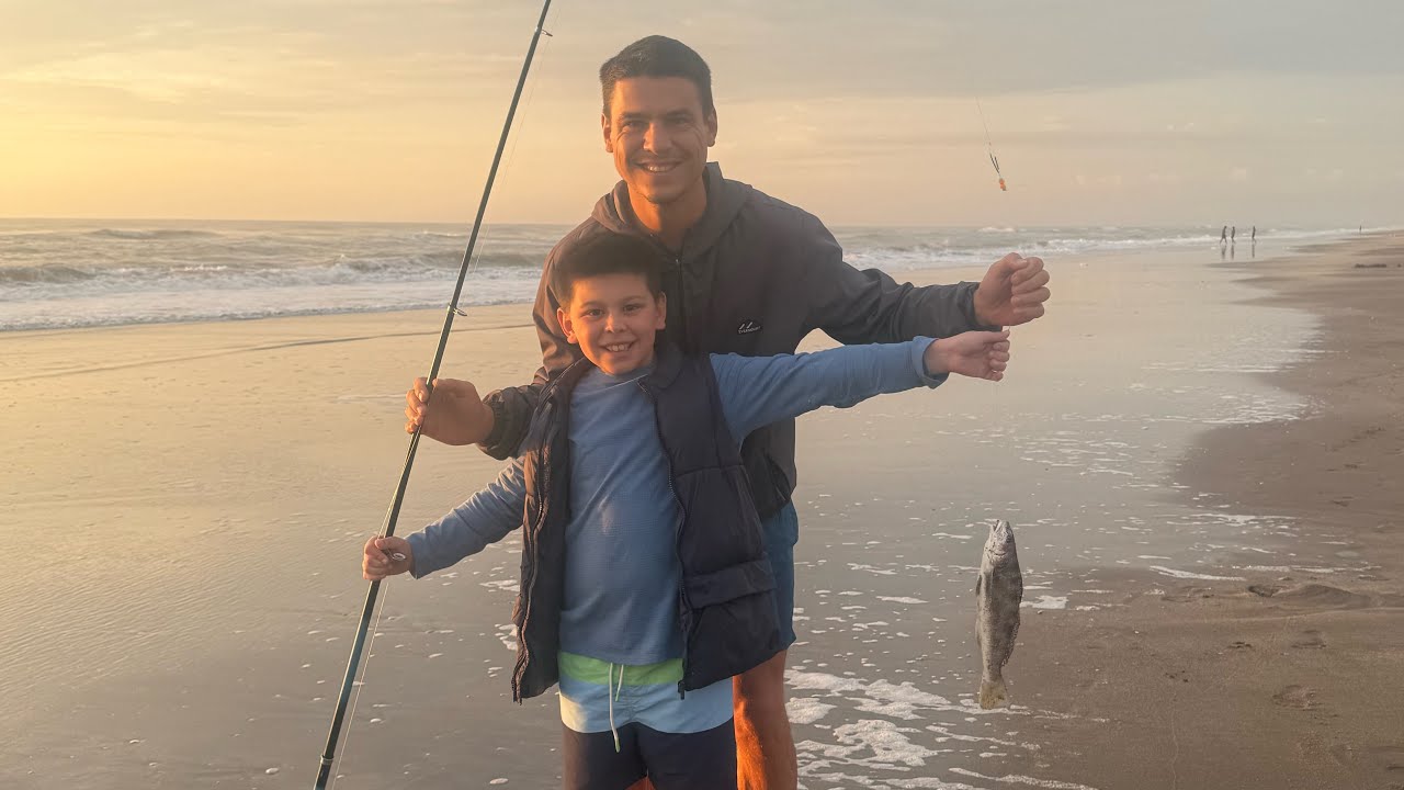 Pescando en la playa de Mar Azul