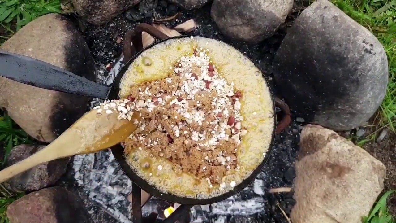 Æbledessert med honningristet rugbrødsdrys - Apple dessert with honey-roasted rye bread crumble