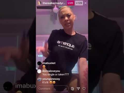 Kennedy Rae live singing and twerking