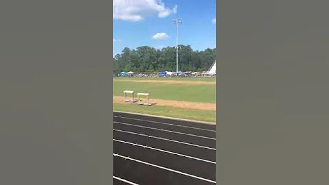 Andre Burrell 22.01 200m