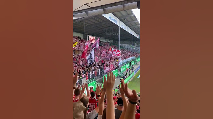 Fürth - Kaiserslautern Jubel mit Mannschaft