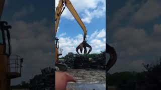 2001 Ford F750 bucket truck destroyed by Cat 345 Material Handler