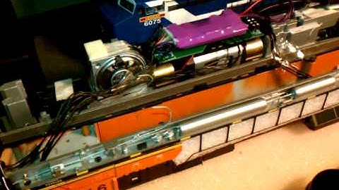 Athearn HO Scale BNSF SD70ACe Decoder Installation Part 3