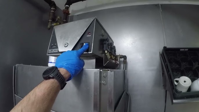MEIKO hood-type dishwashing machines – how they work 
