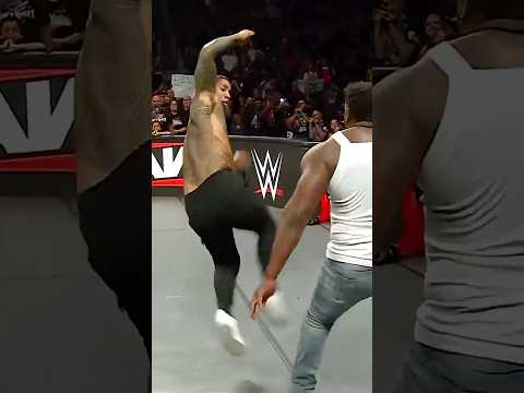 ITS CHAOS OUT HERE!!! 🫨 #WWERaw