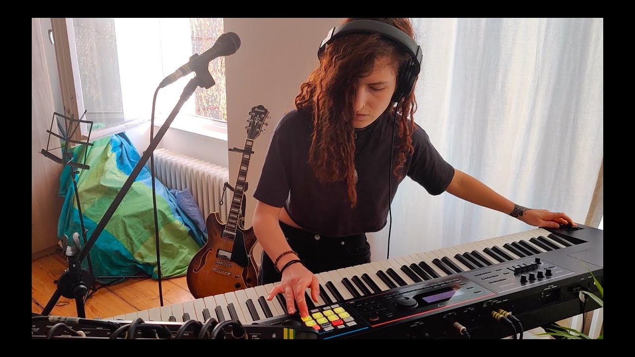 Amanda Ghatorra - Nocturnal Sky (Berlin Artist Live Looping WINTER)