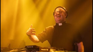 El 'cura DJ' arrasa en el Medusa Festival: más de 150.000 personas escuchan al padre Guilherme