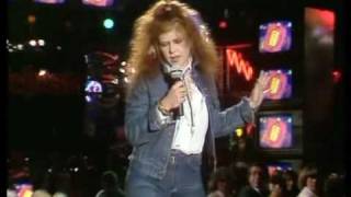 Kirsty MacColl - There's a guy works down the chip shop, swears he's Elvis 1981 chords