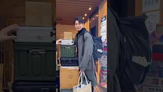 モテる男はライブ終わりに荷物に囲まれていました🤣楽しかったライブを振り返って...#亜蘭 #北国最終便 #演歌新曲 #新人演歌歌手 #shorts