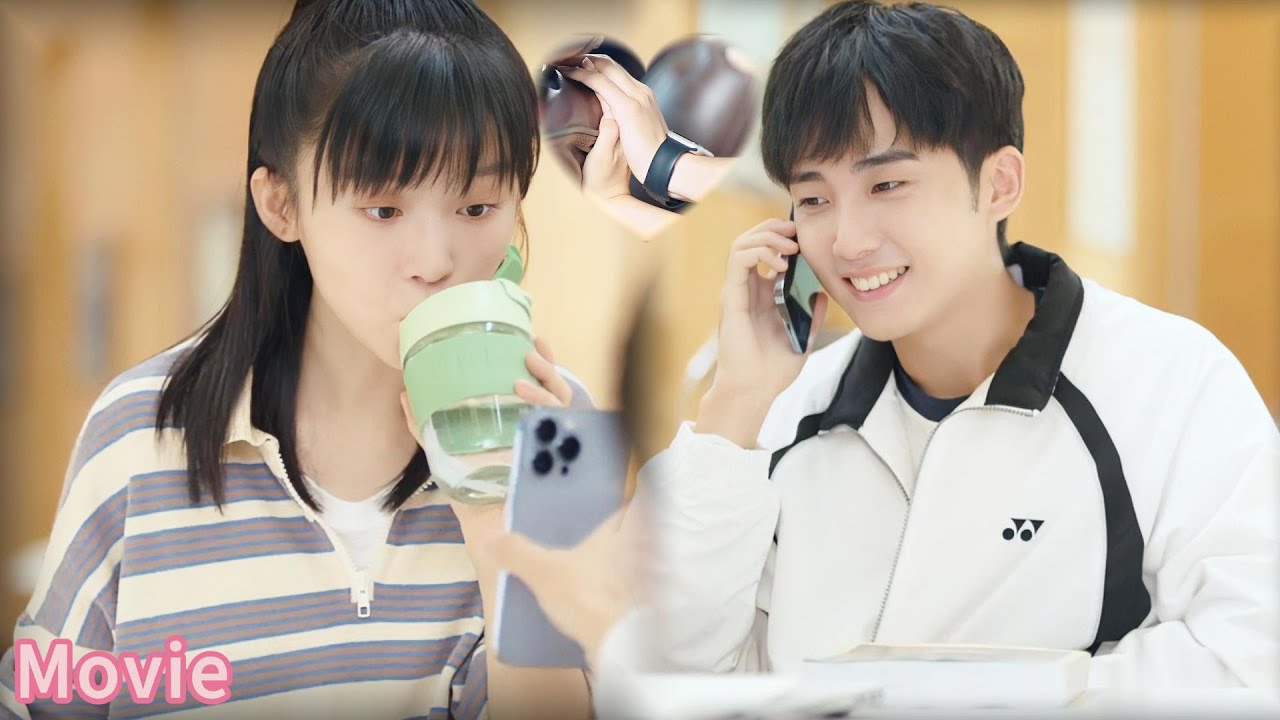 Парень узнал девушку, думал она занята, пока бабушка не позвонила, он взял её за руку.🔥