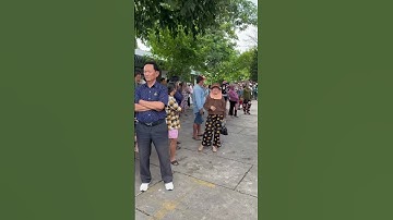 Hàng Ngàn Người Đứng Đợi DV Ngọc Trinh