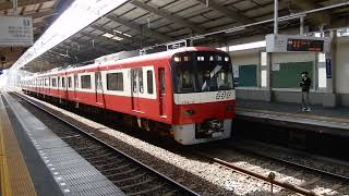 京急本線　立会川駅1番ホームから1000形普通が発車　2番ホームに600形普通が到着&発車