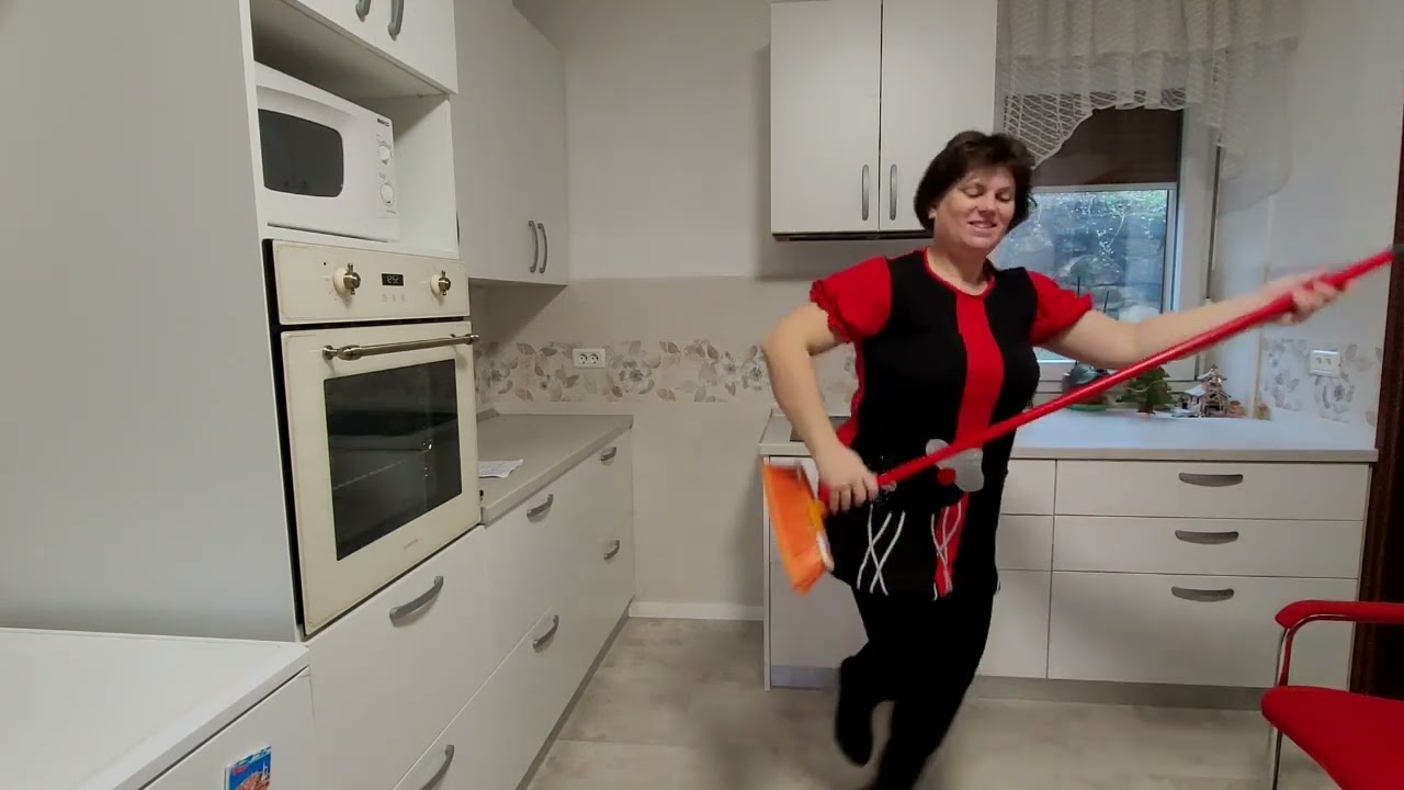 Pleši,💃 zapleši🕺, poj z menoj 😲