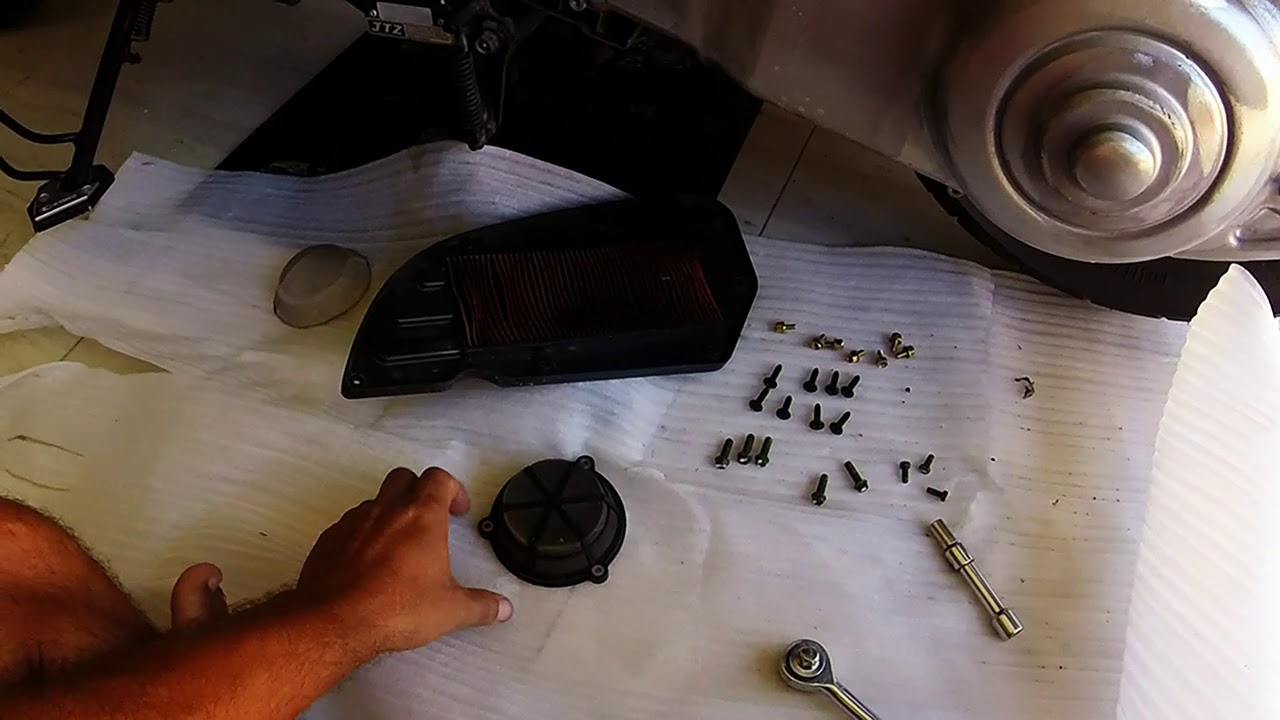 Downtown 300i #32 - Como Trocar os Filtros de Ar e do CVT