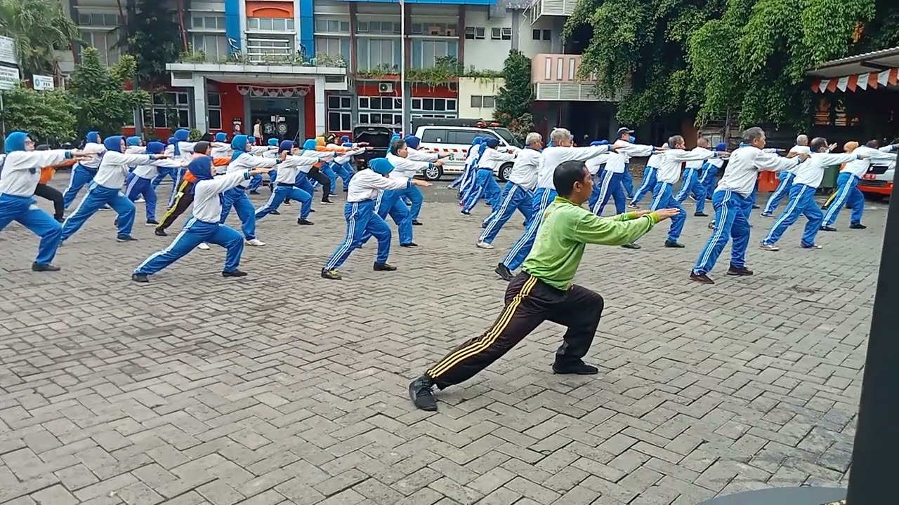 Gerakan Belalang Peraga Pak Dawi Teguh