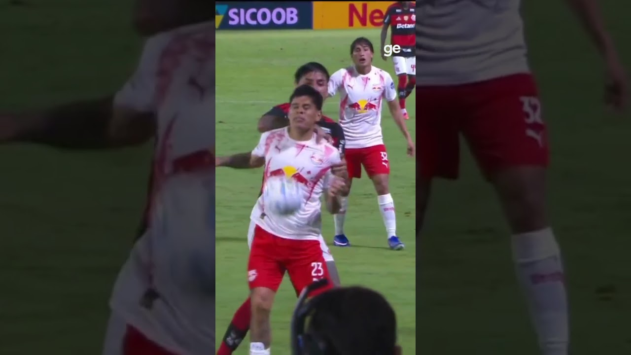 PULGAR É EXPULSO POR AGRESSÃO, FLAMENGO COM UM A MENOS | #shorts | ge.globo