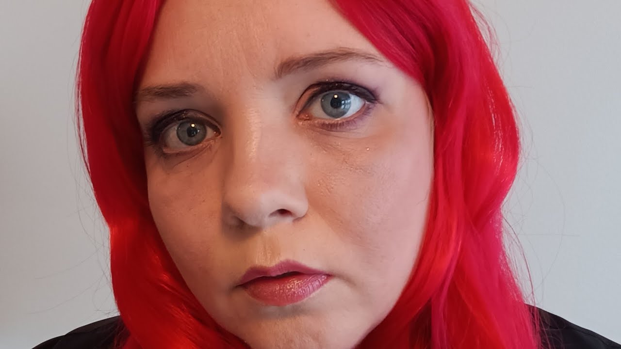 Finnish woman life YouTube kuvaus meikin teko suomeksi