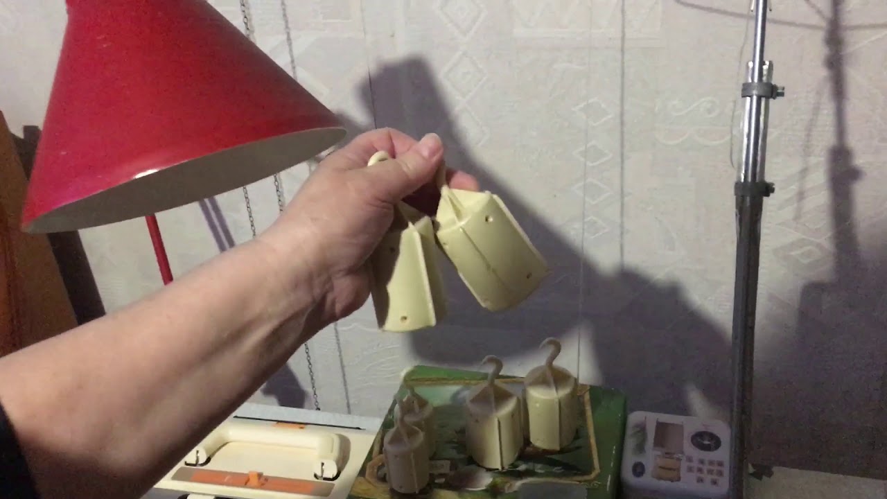 Как заправить нить в вязальной машине бразер. Видео урок - YouTube