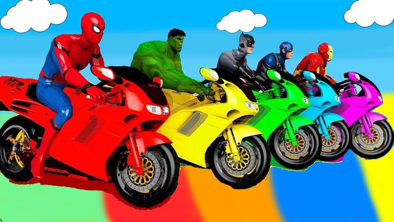 الأبطال الخارقين على القضبان دوامة قمع جسر 🏍️🐱‍SPIDER MAN!on Motorcycle in Spiral Bridge Stunt Rid