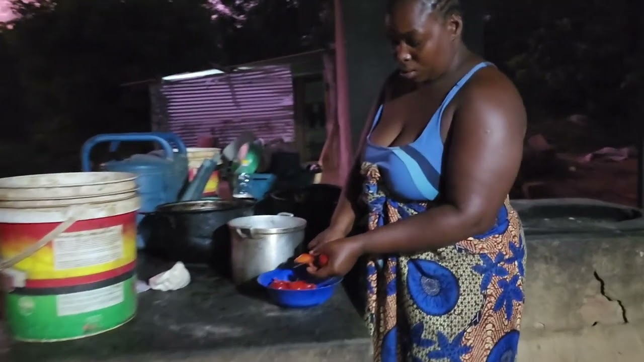 Bữa tối của chúng tôi với 2 con gà nấu món gì?||Gia đình châu phi